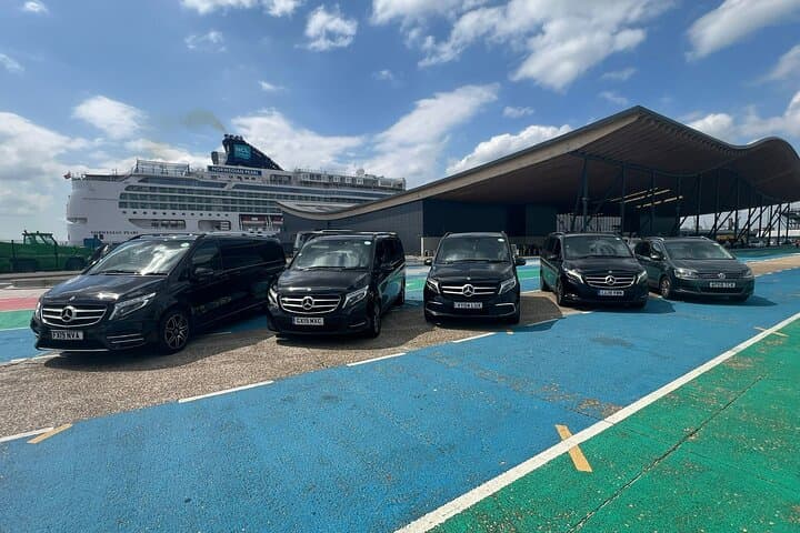 Southampton to London via Stonehenge — Private Port Transfer with Stop photo 2