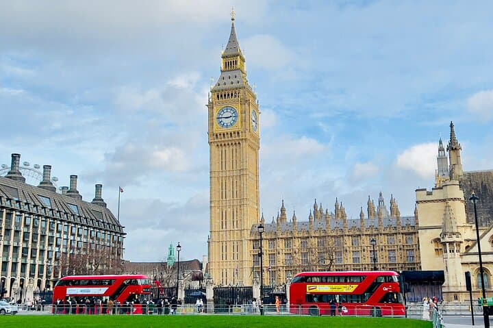 Private Transfer: London to Southampton via Highclere Castle photo 6