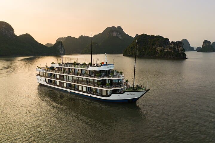 Luxury 2-Day Ha Long & Lan Ha Bay Cruise from Hanoi
