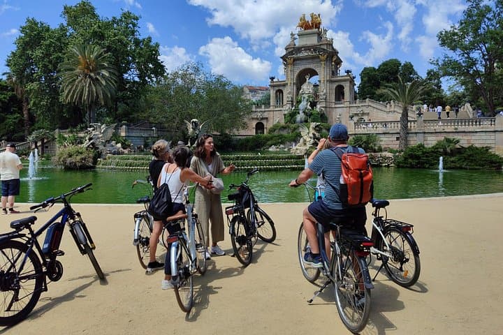 Private Barcelona Bike Tour — Top Sights, Gaudí & Gothic Quarter photo 3