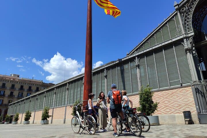 Barcelona Bike & eBike Tour: Gaudí, Gothic Quarter & Local Tapas photo 4