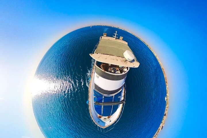 Private Red Sea Dolphin Snorkel: 6-Person Hurghada Boat Trip with Lunch photo 1