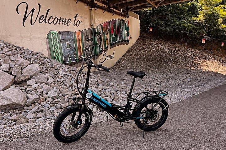 E-Bike Cleveland: Lakefront, Towpath & Tremont Neighborhood Tour photo 3