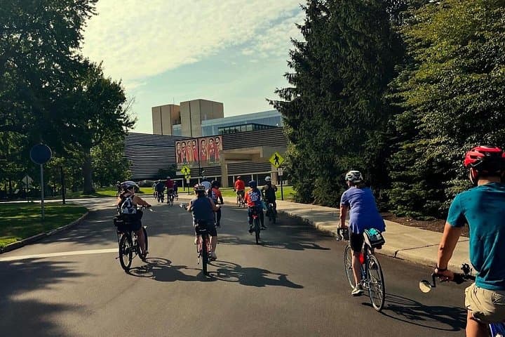 E-Bike Cleveland: Lakefront, Towpath & Tremont Neighborhood Tour photo 4