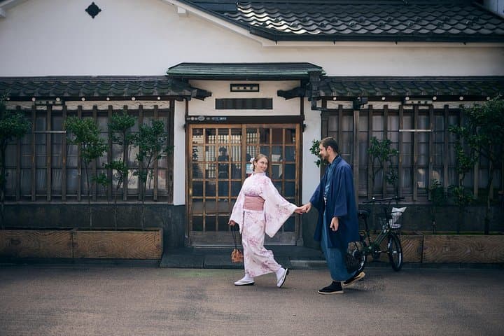 Private Kimono Photography in Asakusa: Senso-ji Photoshoot with Personal Photographer photo 2