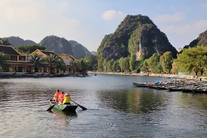 9-Day Northern Vietnam & Luang Prabang: Ha Long Bay Cruise, Ninh Binh and Mekong Cultural Journey photo 5