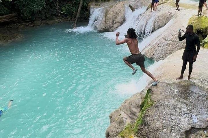 Island Oasis: Dunn's River Falls and Bluehole Adventure in Ocho Rios photo 3