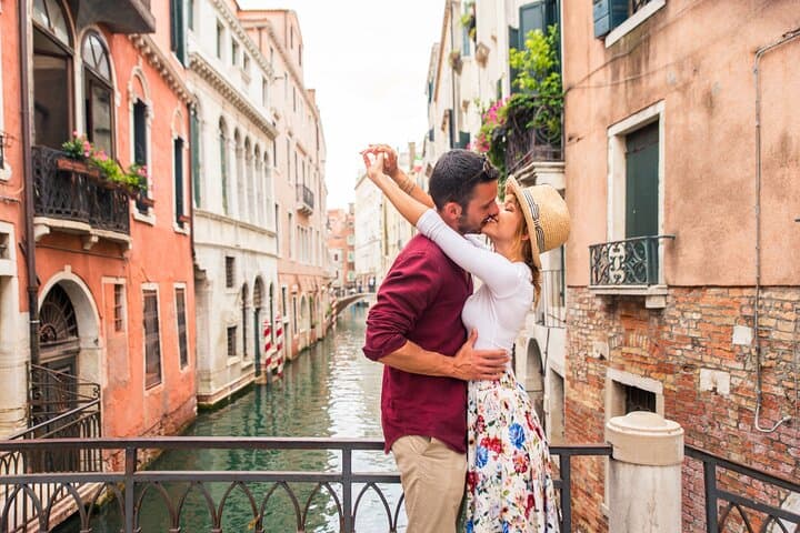 Venice Private Romantic Photoshoot: Capture Timeless Love on the Canals photo 2