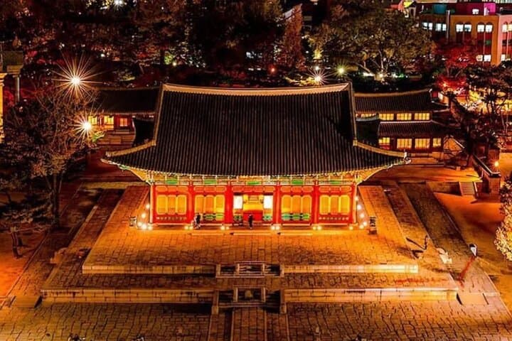 Seoul Evening Tour: Palace to Namsan Tower Night Walk photo 2