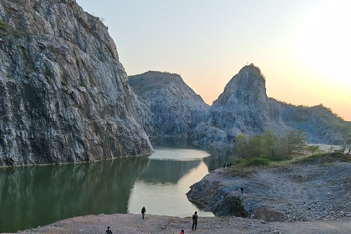 Nanjing Guided Hiking Tour — Ming Xiaoling, City Walls & Fuzimiao Walks