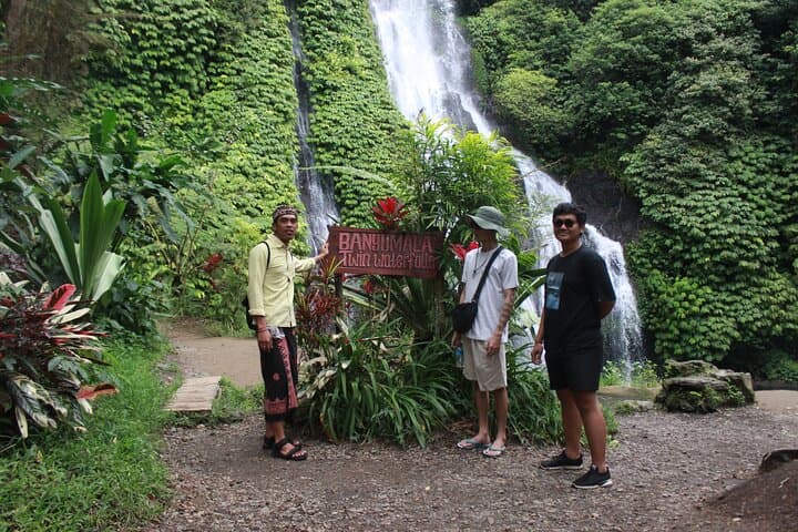 Munduk Private Customized Highlights Tour: Waterfalls, Temples & Rice Terraces photo 4