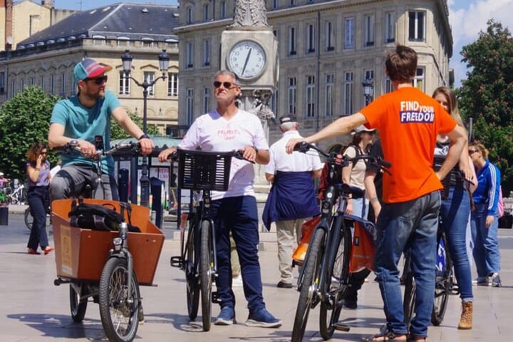 Bordeaux Highlights Bike Tour: 3-Hour Ride Along the Garonne & Historic Sights photo 2