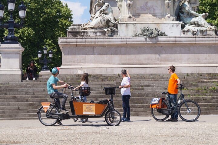 Bordeaux Highlights Bike Tour: 3-Hour Ride Along the Garonne & Historic Sights photo 5