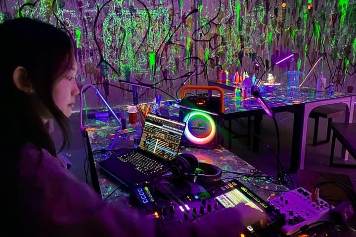 Paint-in-the-Dark DJ Workshop NYC: UV Art & Live DJ Crash Course