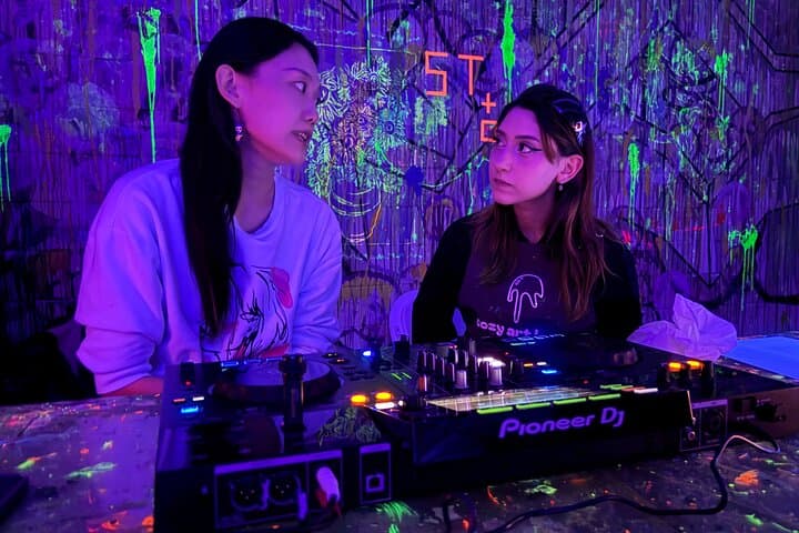 Paint-in-the-Dark DJ Workshop NYC: UV Art & Live DJ Crash Course photo 2