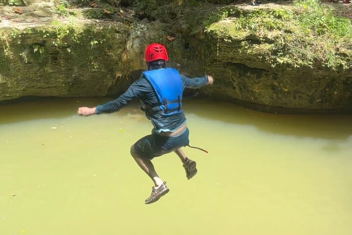 Half-Day Caving Adventure: Charco Azul & Cueva Arenales in Puerto Rico photo 5