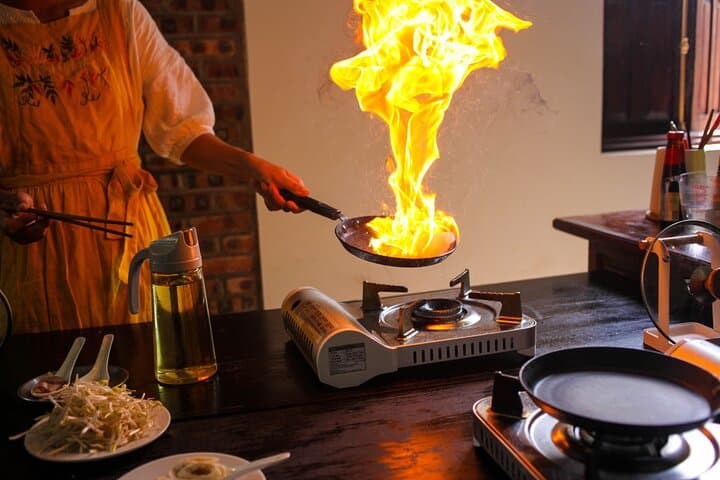 Hoi An Farm-to-Table Cooking Class & Tra Que Market Tour