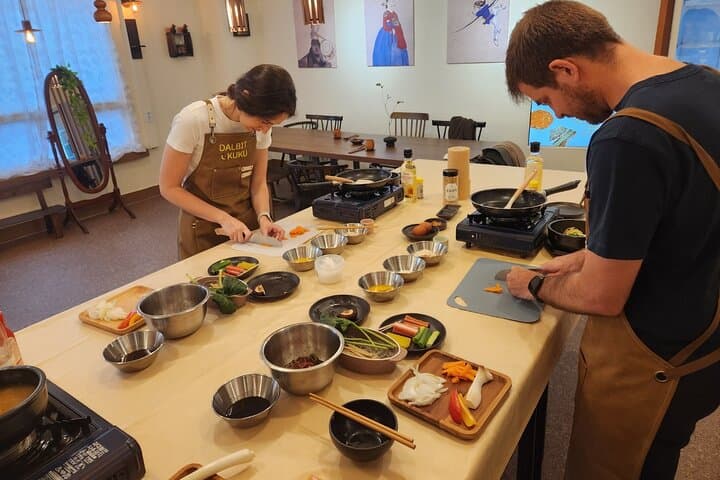 Hands-On Korean Home Cooking and Hidden Alley Walk in Euljiro photo 4