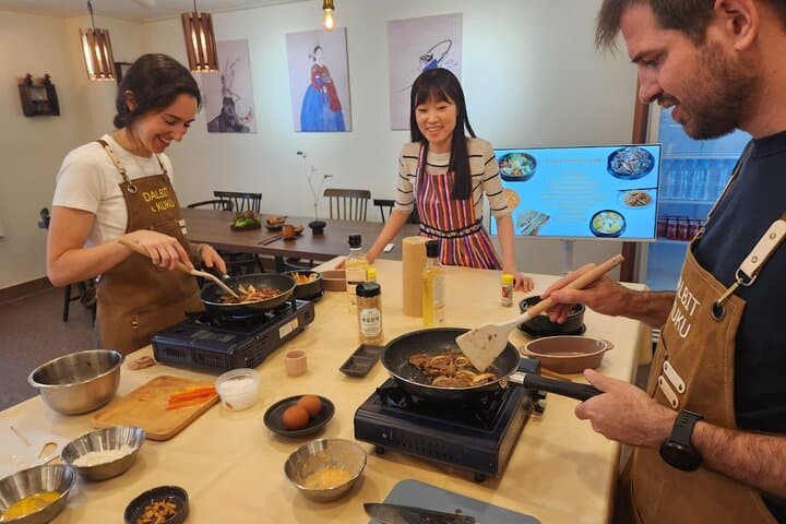 Hands-On Korean Home Cooking and Hidden Alley Walk in Euljiro photo 3