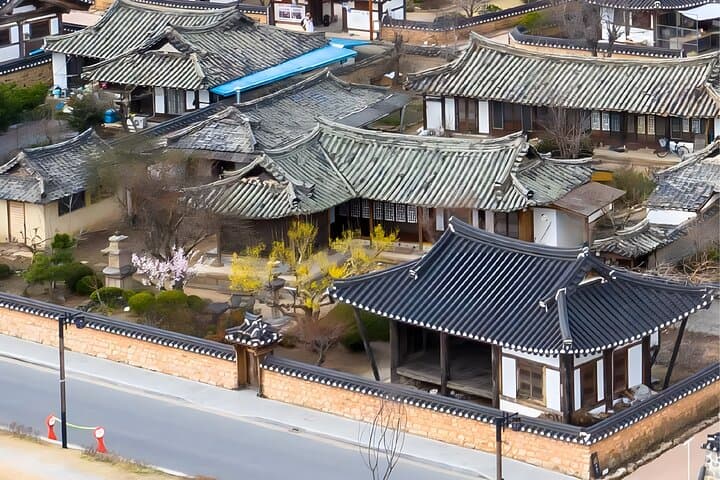 Explore Gyeongju in One Day: Bulguksa, Cheomseongdae & Hwangridan-gil Highlights photo 6