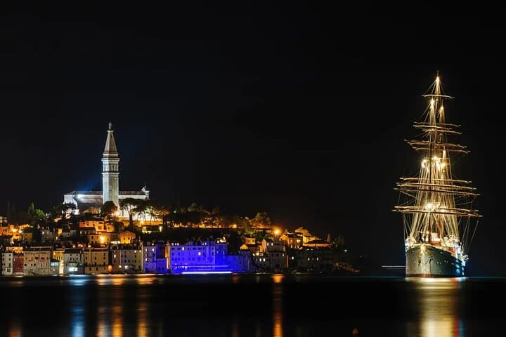 Rovinj Nighttime Private Speedboat Tour with Drinks photo 2