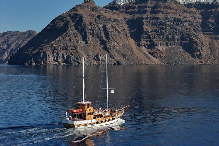 Santorini 3 Islands Sailing: Volcano Hike, Hot Springs & Thirassia Escape