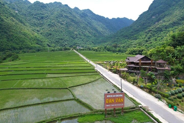 Hanoi to Mai Chau 2-Day Biking & Homestay Adventure photo 2