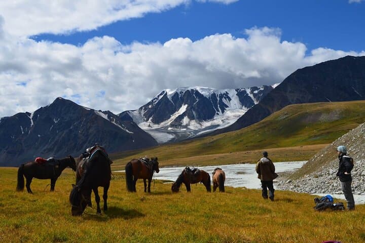 Horse Trekking in Central Mongolia: Orkhon Valley to Eight Lakes Nomadic Journey