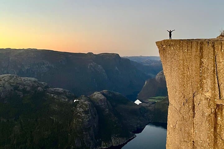 Hidden Nature Trail to Preikestolen — Quiet Hike Above Lysefjorden