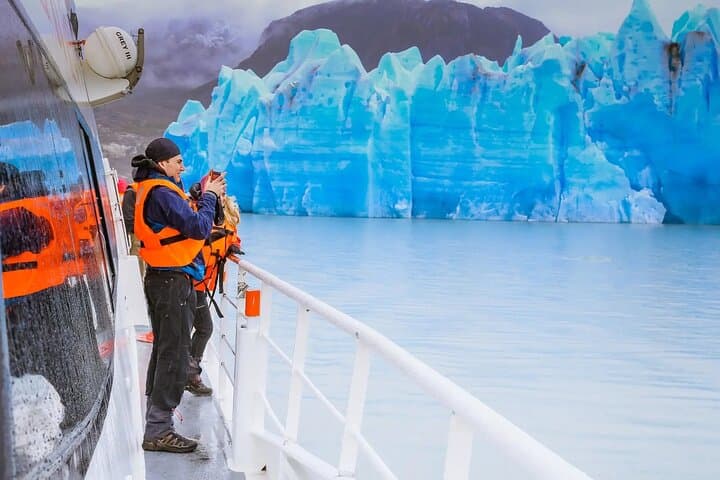 Sail to Grey Glacier: Boat Navigation & Iceberg Views in Torres del Paine photo 3