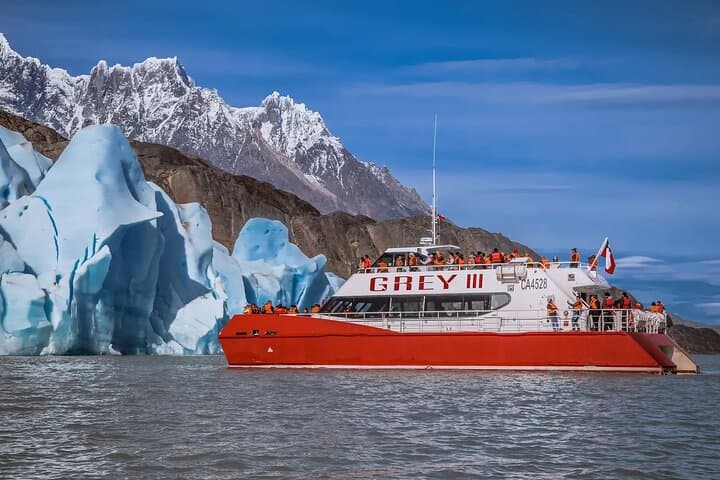 Sail to Grey Glacier: Boat Navigation & Iceberg Views in Torres del Paine photo 2