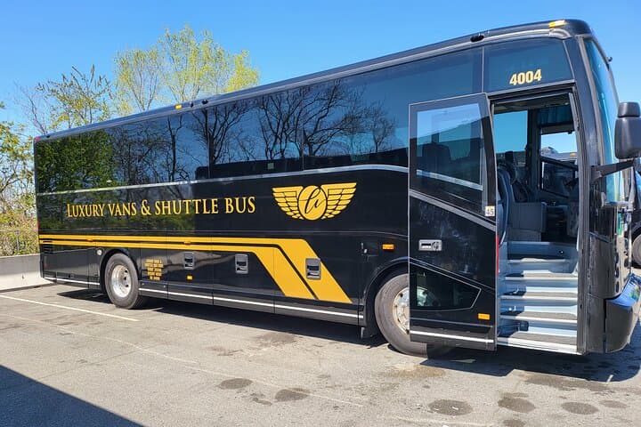 Luxury VIP NYC Airport Arrival Transfer: Mini Coach with WiFi