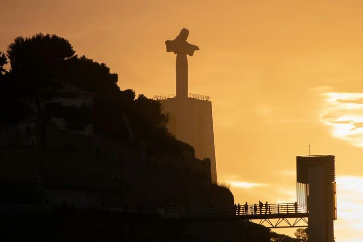 Arrábida & Sesimbra Day Tour: Wine, Coastal Trails and Beaches from Lisbon photo 2