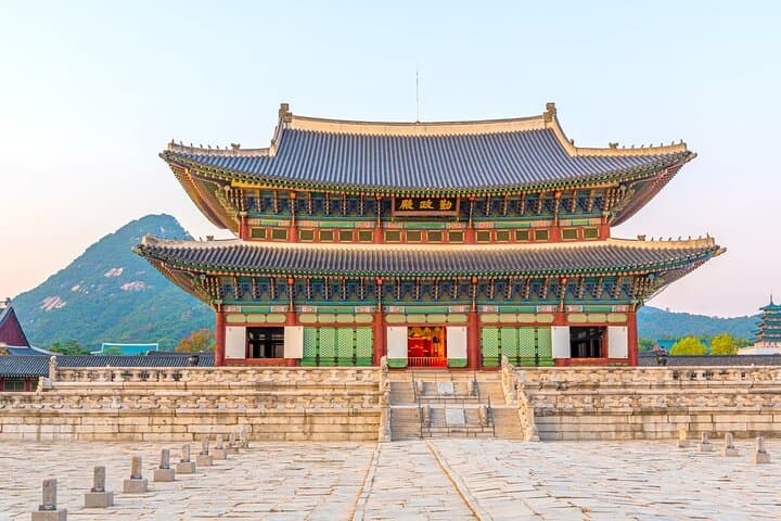 Seoul Royal Palace Tour: Explore Gyeongbokgung, Changdeokgung & Insadong