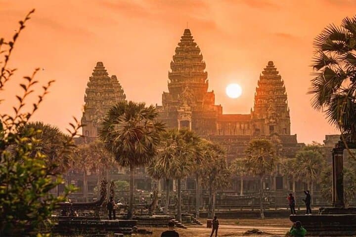 Full-Day Guided Sunset Tour of Angkor Wat — Angkor Wat, Ta Prohm & Phnom Bakheng Sunset photo 2