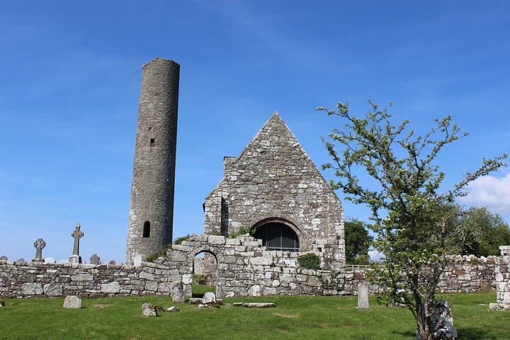 Inis Cealtra eBike & Boat Tour: Cycle the Shores of Lough Derg to Holy Island