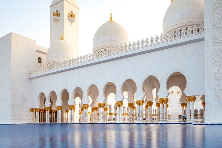 Private Full-Day Abu Dhabi & Ferrari World Tour — Sheikh Zayed, Louvre, Etihad photo 2