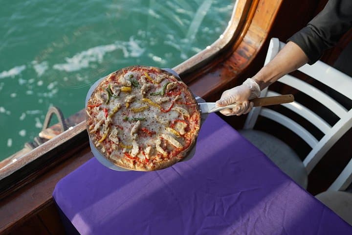 Dubai Creek Dhow Cruise — 1-Hour Sightseeing with Unlimited Fresh Pizza photo 3