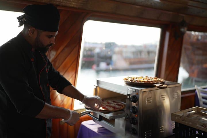 Dubai Creek Dhow Cruise — 1-Hour Sightseeing with Unlimited Fresh Pizza photo 5