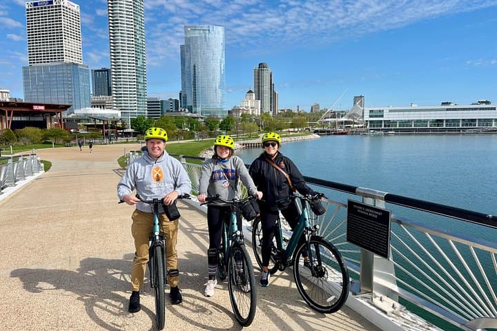 Old Milwaukee Lite E-Bike Tour — 16-Mile Lakefront & Neighborhood Ride photo 1