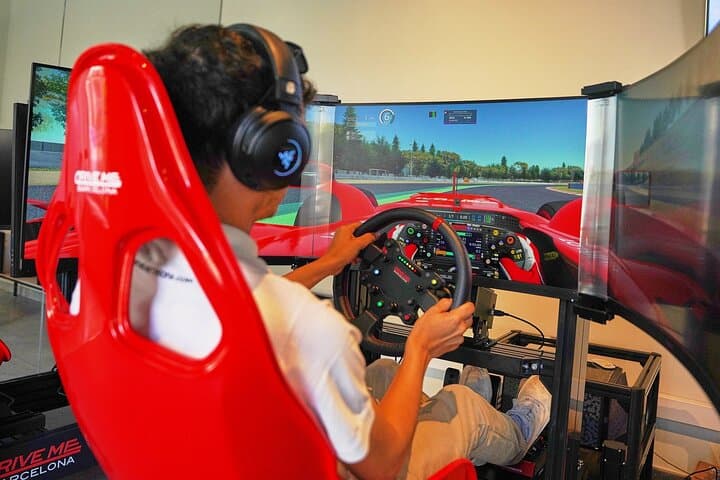 Barcelona Sim Racing: High-Speed Simulator Sessions in the City