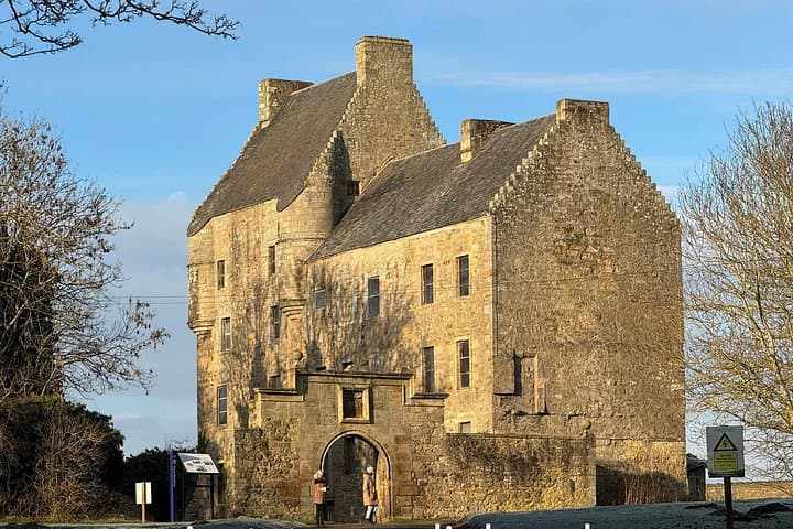 Half-Day Outlander Tour to Lallybroch (Midhope Castle) & Hopetoun House from Edinburgh photo 3