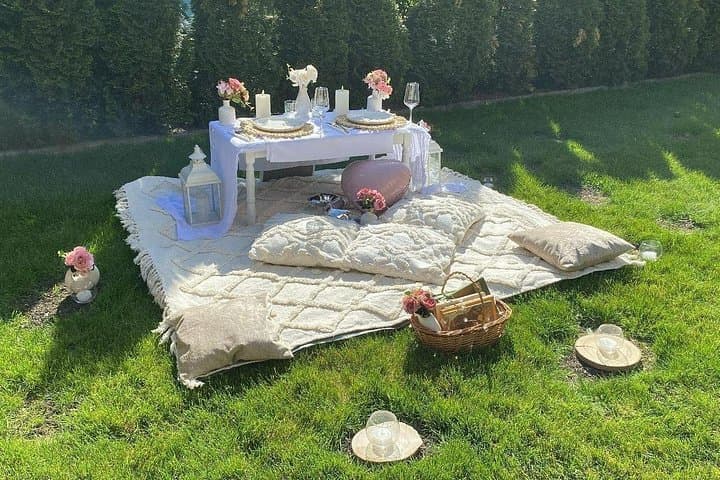 Luxury 2-Hour Picnic in Cluj-Napoca: Stylish Outdoor Dining in Transylvania photo 3