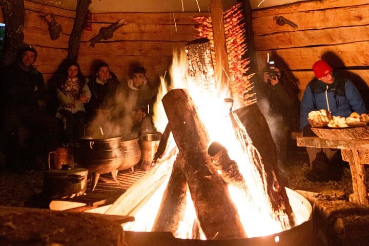 Ushuaia Night Snowmobile & Husky Sledge: Snow and Fire Dinner in Valle Tierra Mayor photo 6