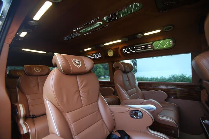 Private Transfer: London & Heathrow to Stonehenge with Meet & Greet photo 3