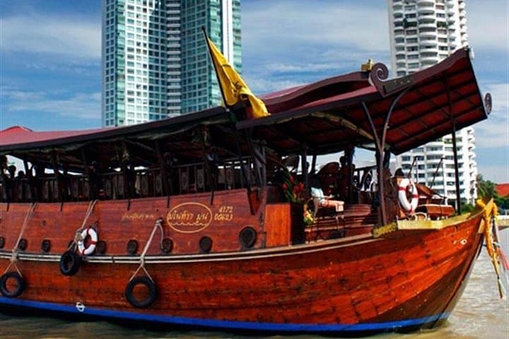 Manohra Royal Thai Dinner Cruise: Antique Rice Barge Dinner on the Chao Phraya photo 3