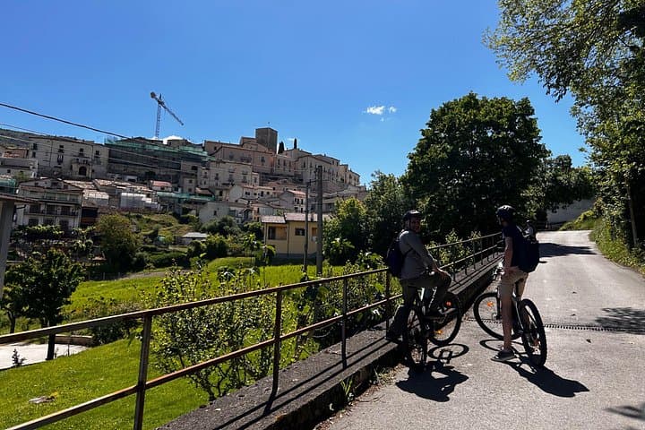 E‑bike Tour through Sirente: Medieval Towers and Valley Villages photo 4