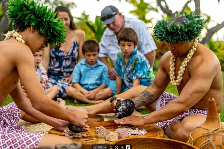 Feast and Fire Luau at Outrigger Kona Resort — Oceanfront Hawaiian Dinner & Show photo 4