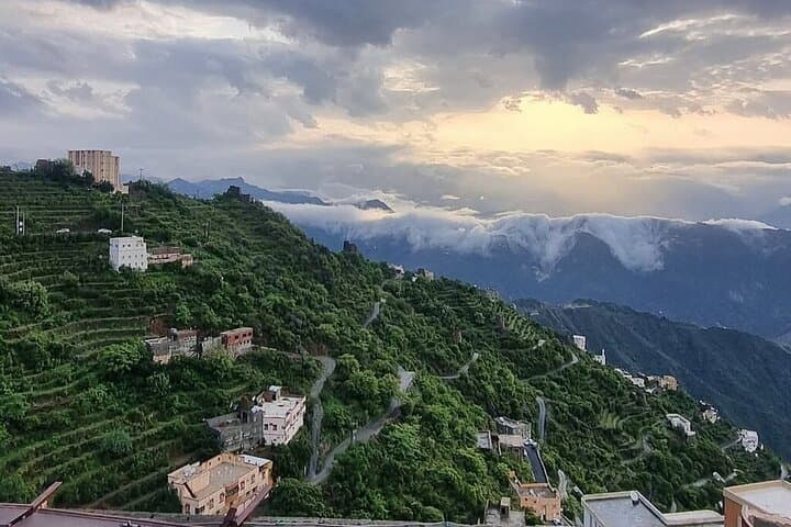 Fifa Mountain & Jazan City Private Car Tour — Panoramic Views and Heritage Sites
