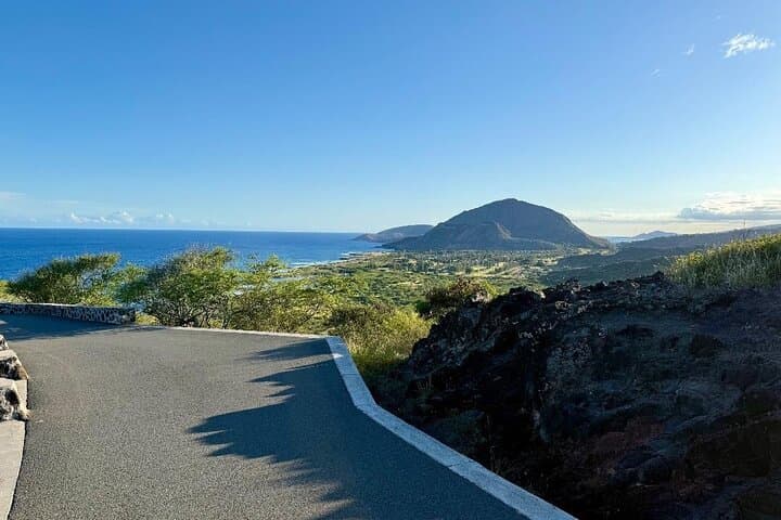 Makapu'u Point Lighthouse Guided Hike: Waikiki Coastal Walk and Whale Watching photo 5